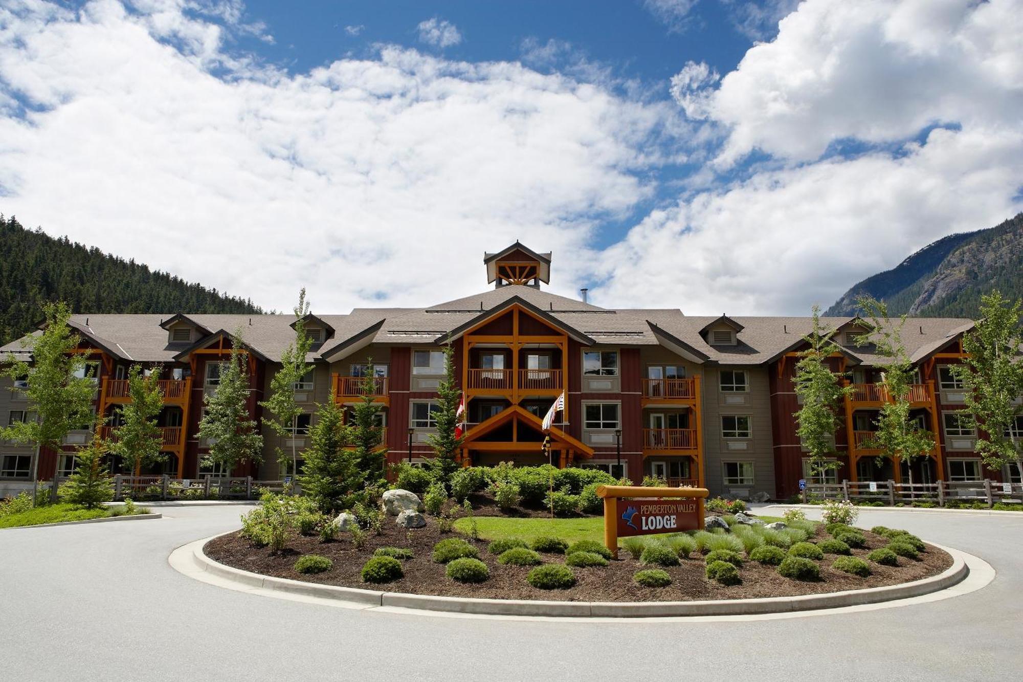Pemberton Valley Lodge Extérieur photo