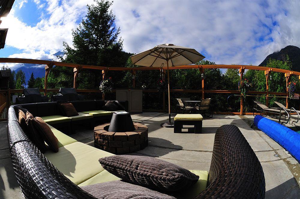 Pemberton Valley Lodge Extérieur photo