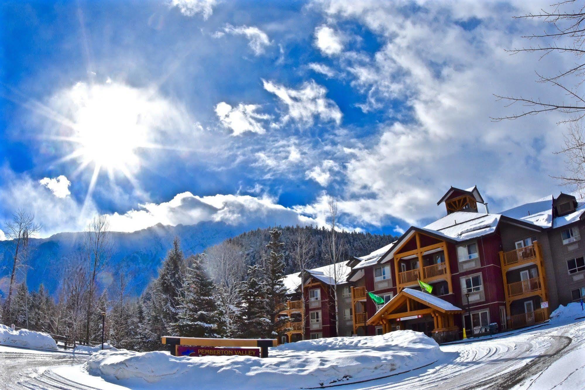 Pemberton Valley Lodge Extérieur photo