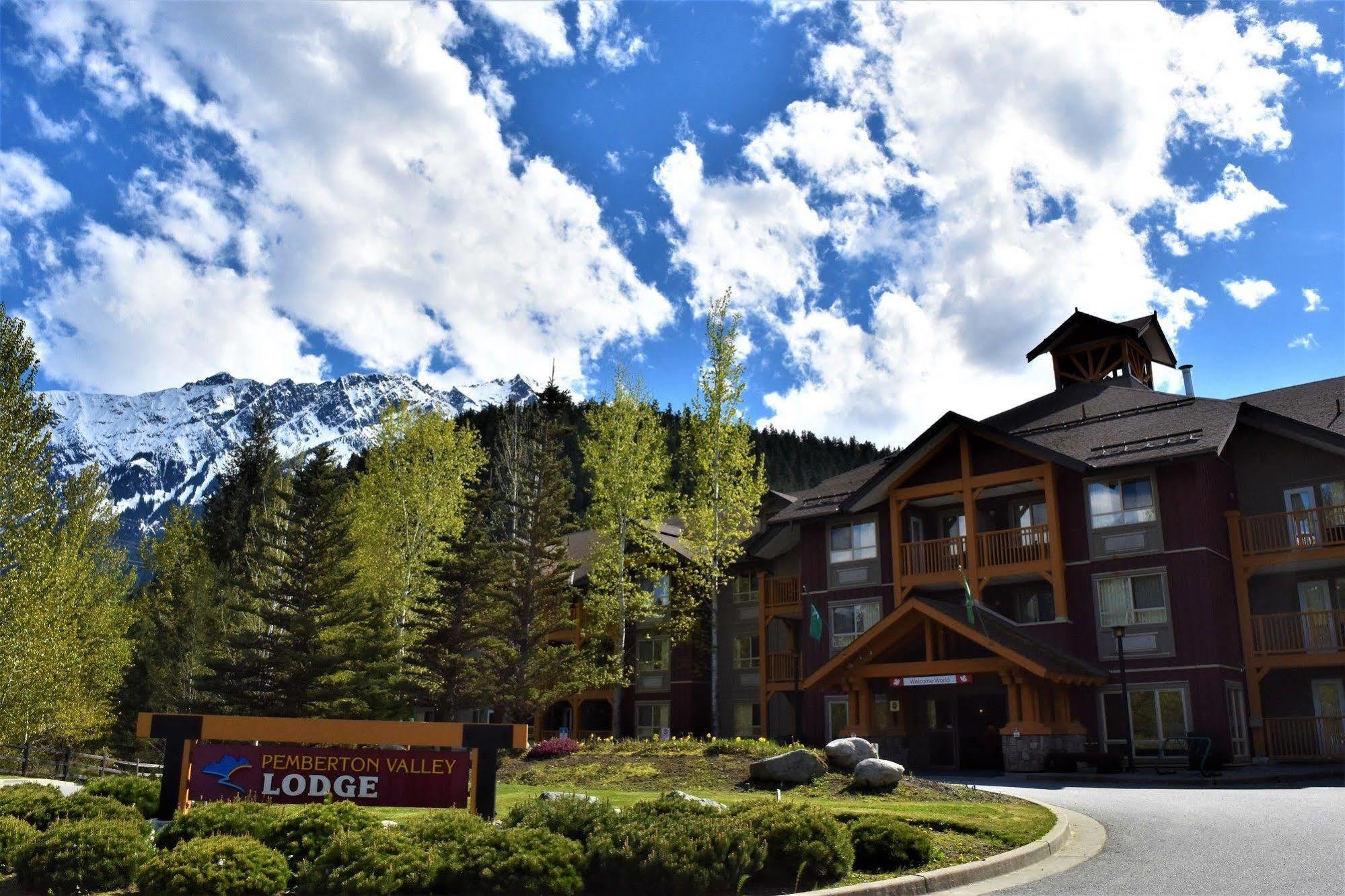 Pemberton Valley Lodge Extérieur photo