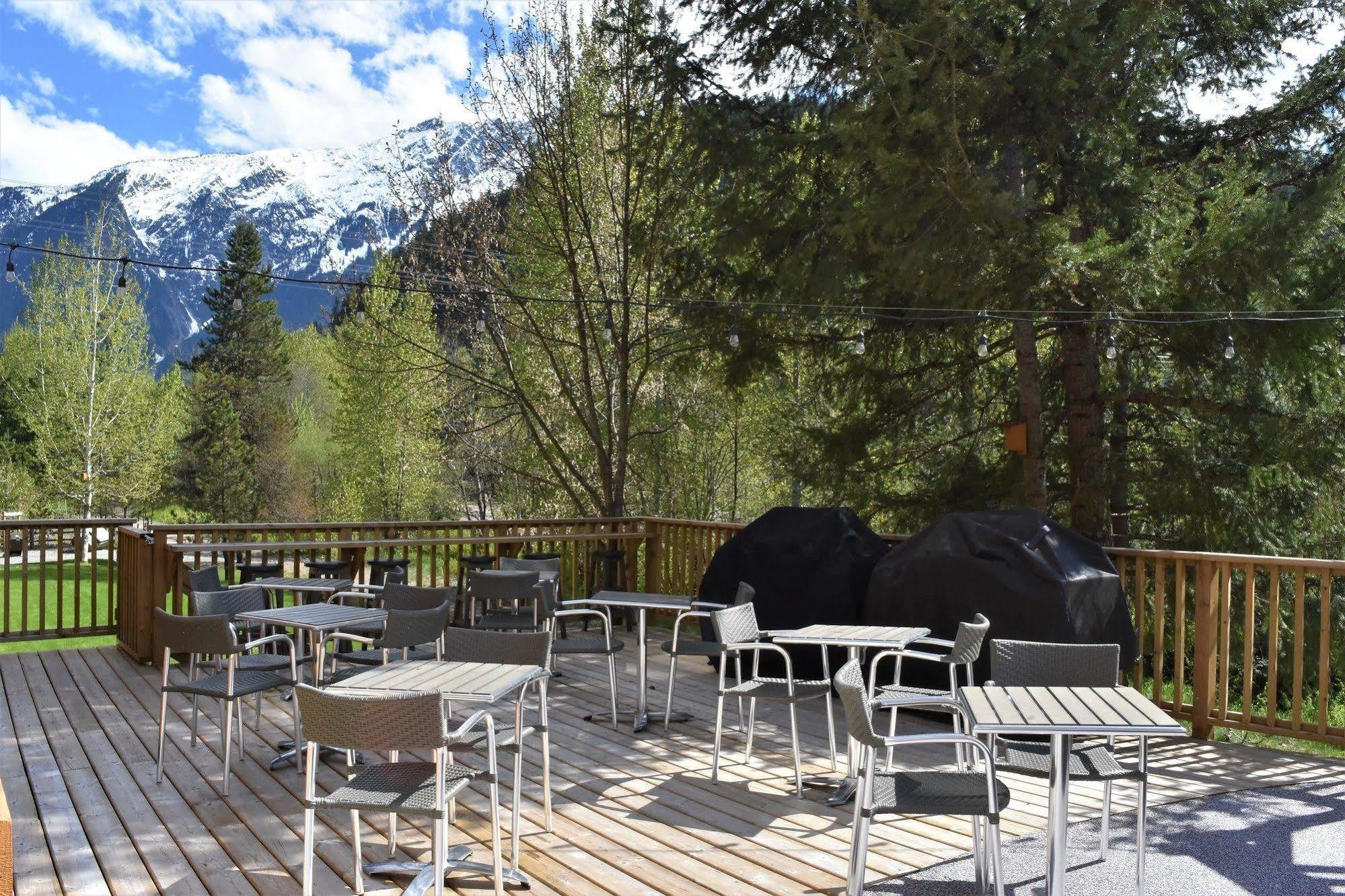 Pemberton Valley Lodge Extérieur photo