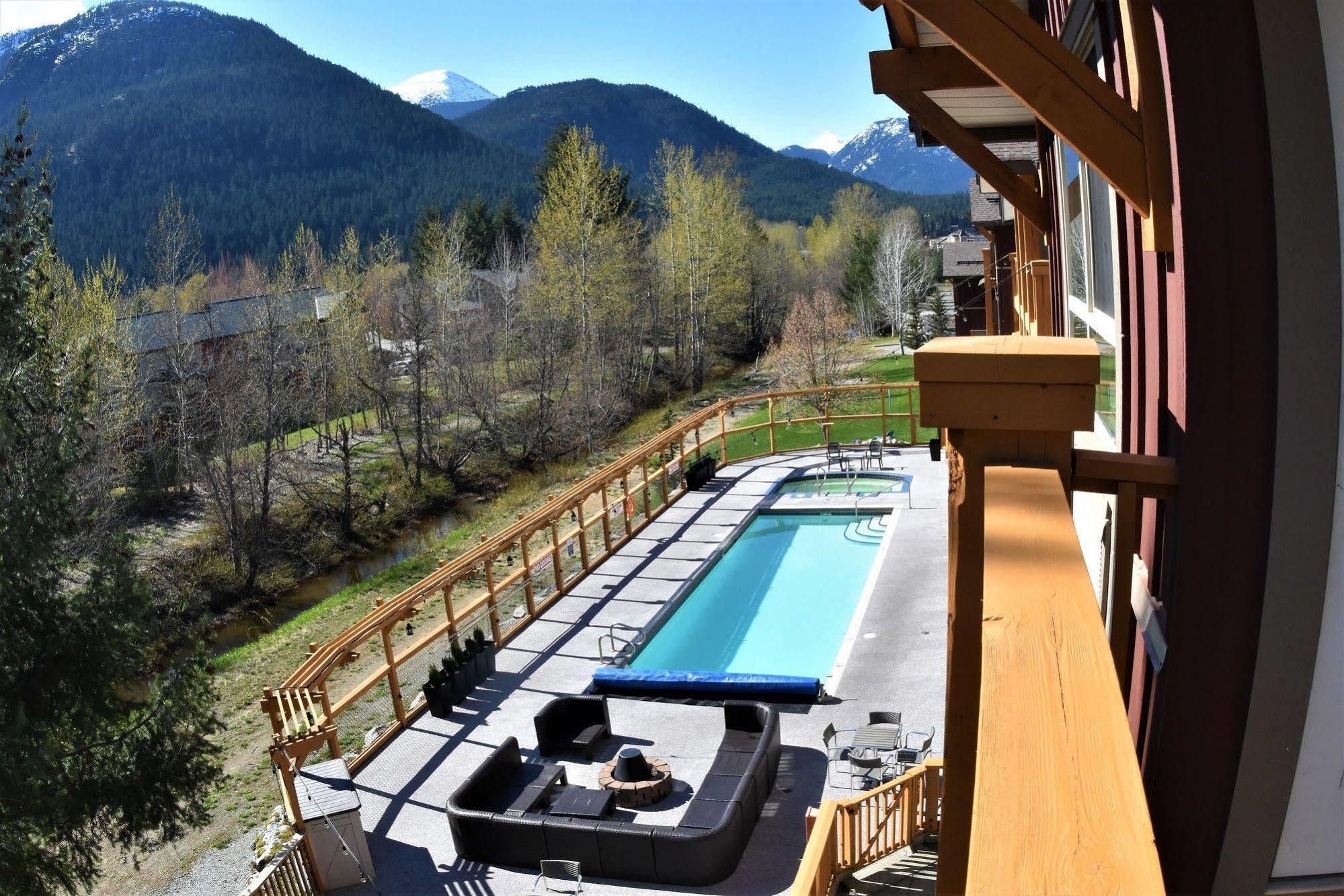Pemberton Valley Lodge Extérieur photo