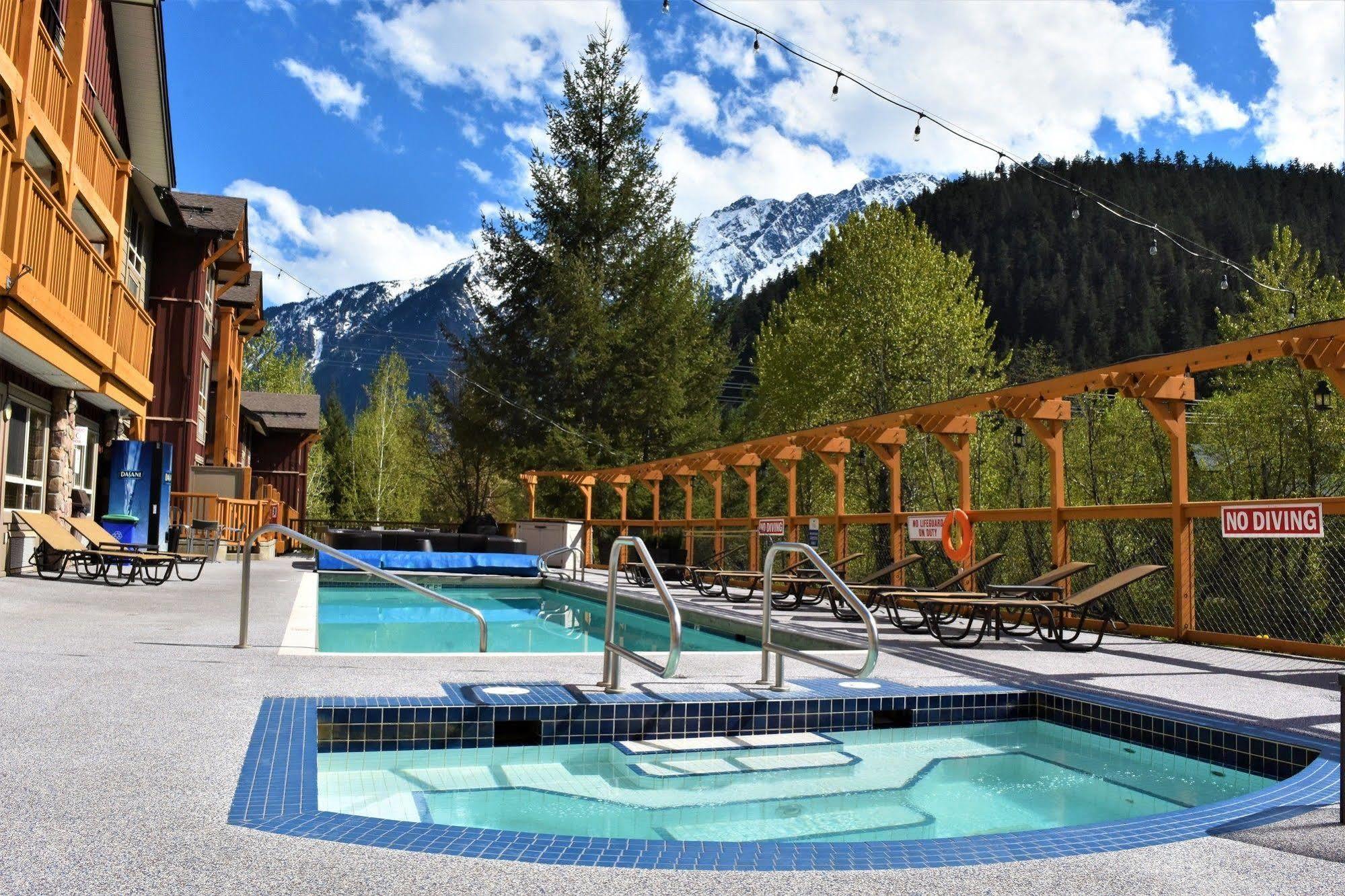 Pemberton Valley Lodge Extérieur photo