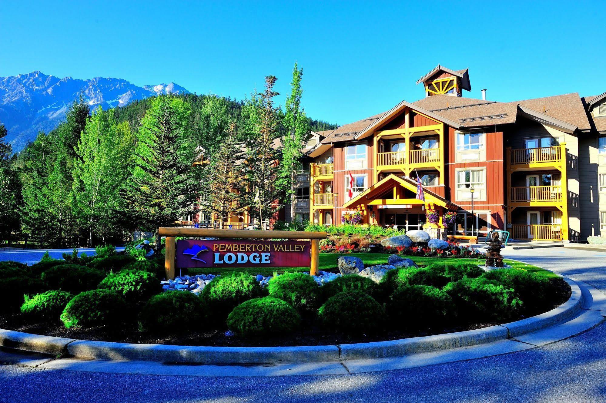 Pemberton Valley Lodge Extérieur photo